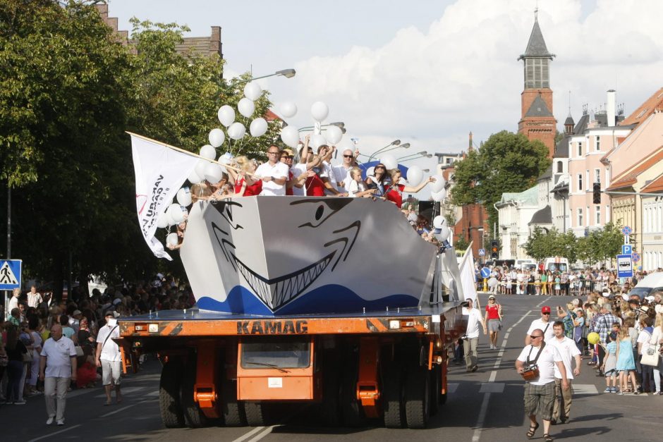 Neptūnas – raitas ant žuvies: Klaipėdą drebino šventinis karnavalas