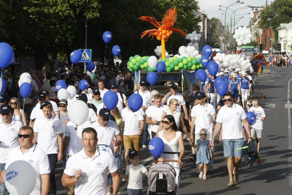 Neptūnas – raitas ant žuvies: Klaipėdą drebino šventinis karnavalas