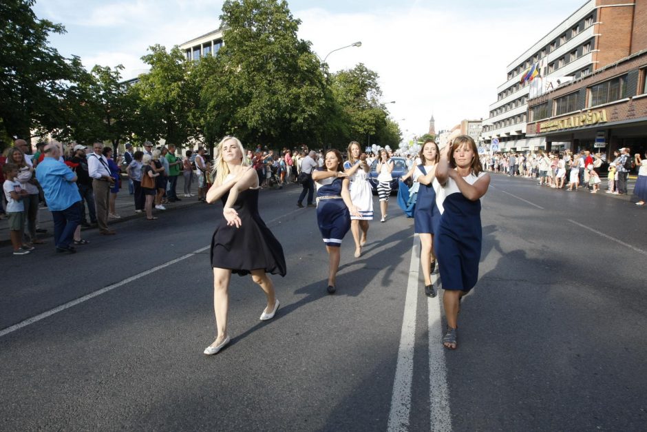 Neptūnas – raitas ant žuvies: Klaipėdą drebino šventinis karnavalas