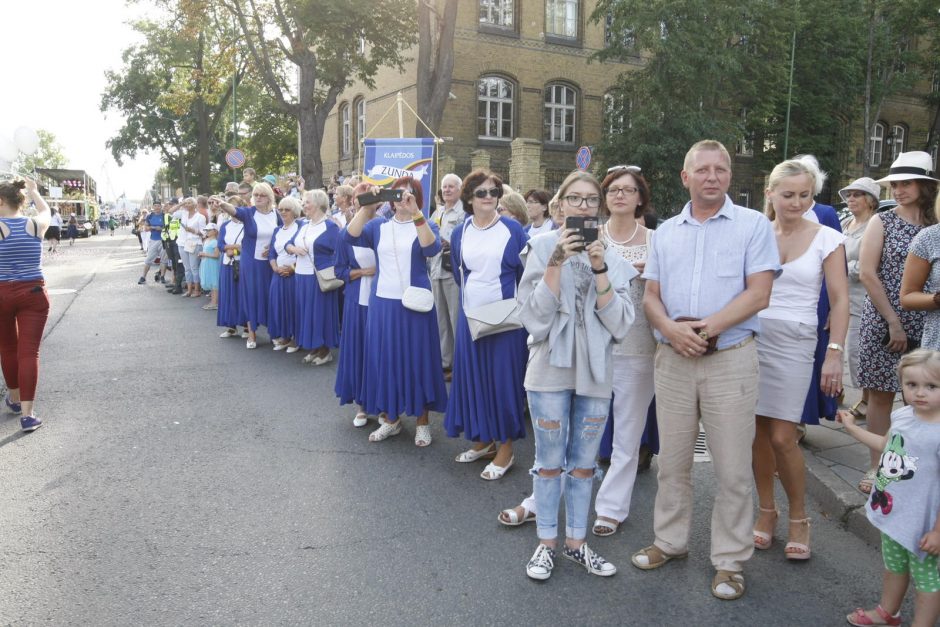 Neptūnas – raitas ant žuvies: Klaipėdą drebino šventinis karnavalas