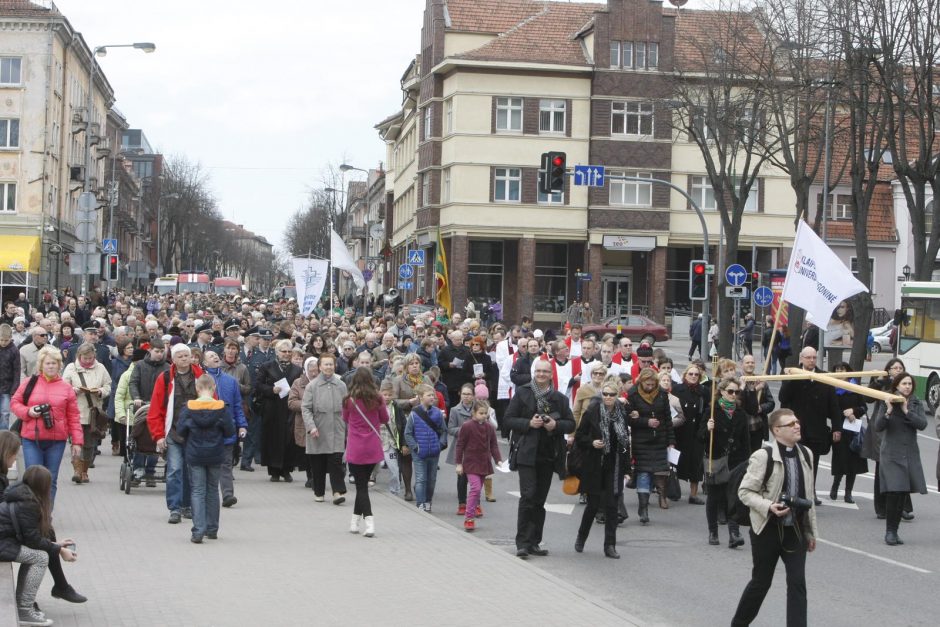 Klaipėdos tikintieji ėjo Kryžiaus kelią