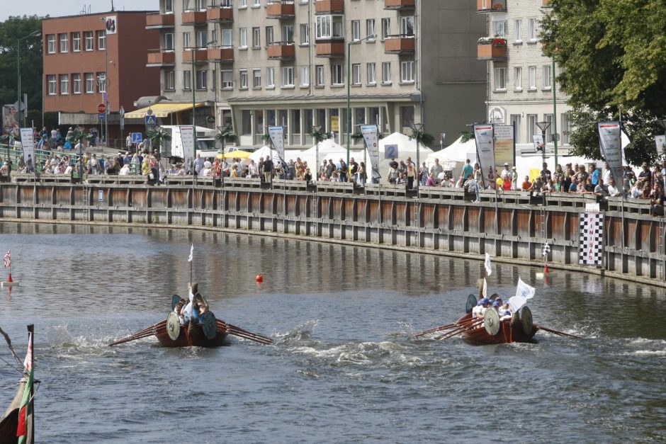 „Drakonų“ valčių varžybas laimėjo dragūnų bataliono ekipažas