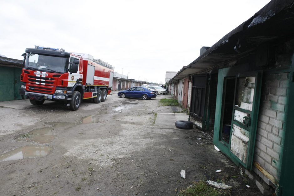Garaže kilus gaisrui nukentėjo vyras