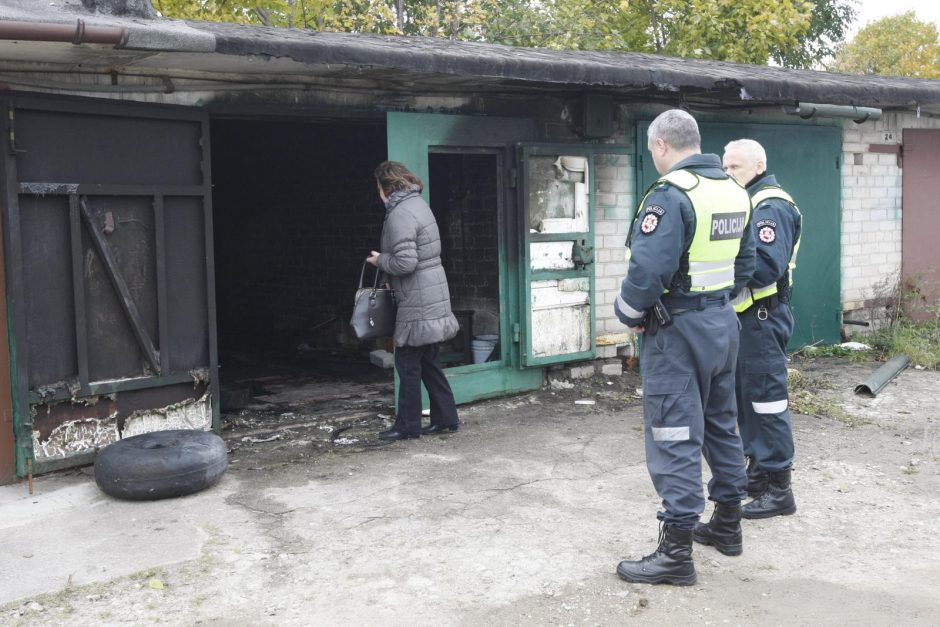 Garaže kilus gaisrui nukentėjo vyras