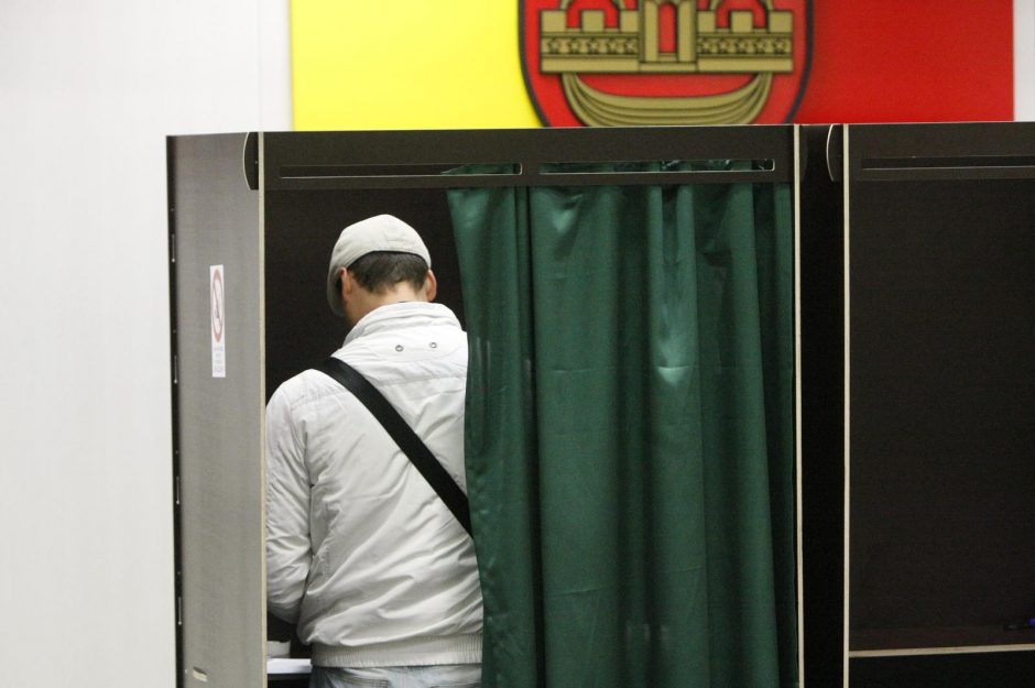 Antrasis Seimo rinkimų turas: rinkėjai balsuoja vangiai