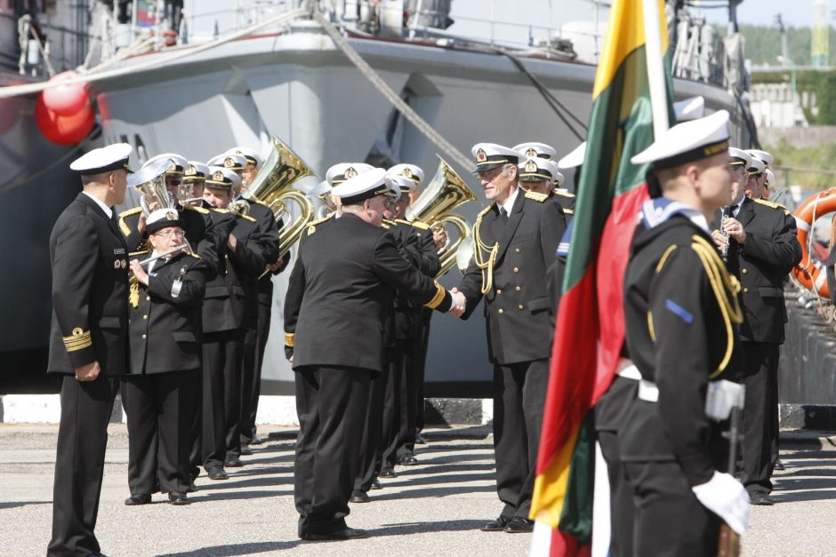 Karinių jūrų pajėgų vadų pasikeitimo ceremonija.