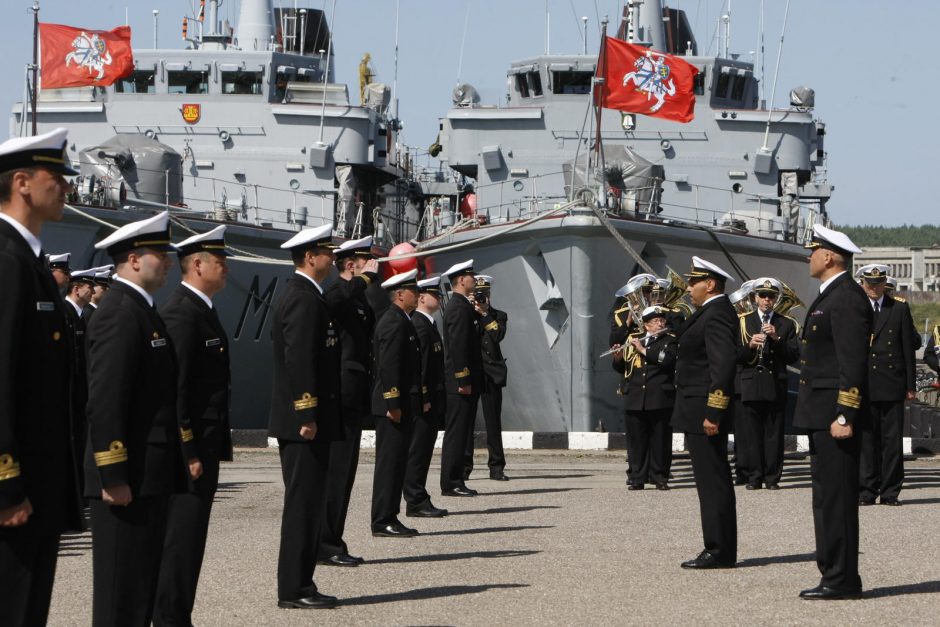 Karinių jūrų pajėgų vadų pasikeitimo ceremonija.