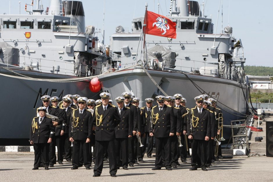 Karinių jūrų pajėgų vadų pasikeitimo ceremonija.