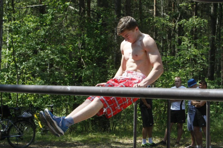 Tarp gatvės gimnastų – ir 11-metis