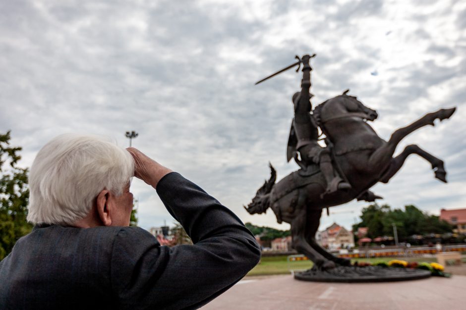 Didi diena Kaunui – bus atidengiama skulptūra „Laisvės karys“