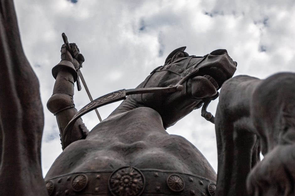 Didi diena Kaunui – bus atidengiama skulptūra „Laisvės karys“