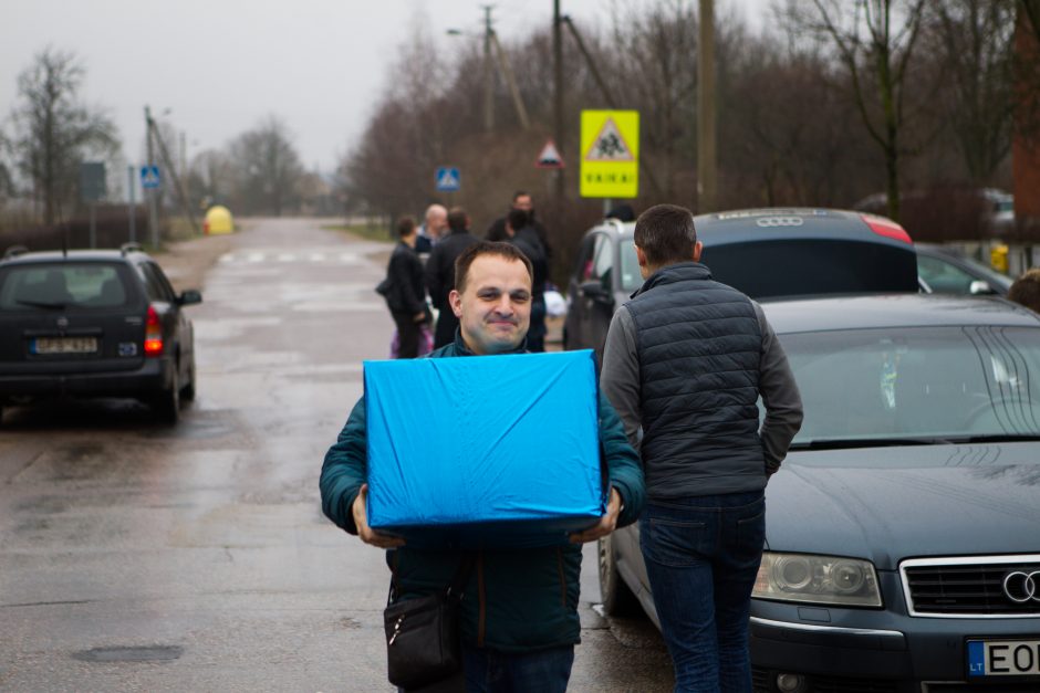 Geraširdžiai pravirkdė skurdžiai gyvenančią šeimą