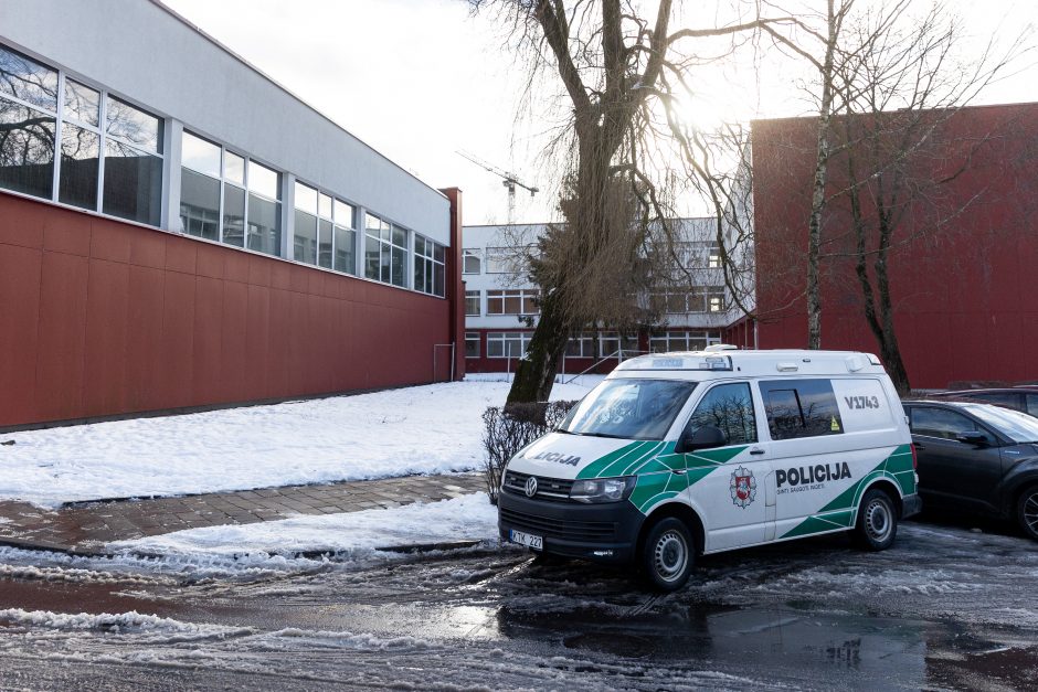 Jau nustatė, kas paliko savadarbį sprogmenį Vilniaus mokykloje
