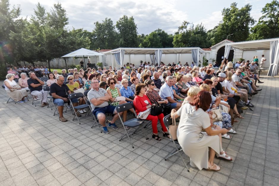 Pažaislio liepų alėjos vakaras su Inga Valinskiene