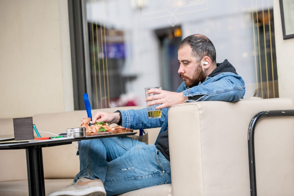 Kauniečių popietė atsivėrusiose lauko kavinėse