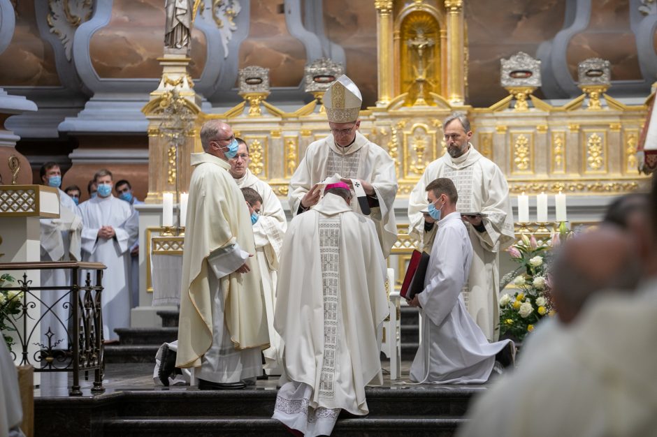 Kauno arkivyskupui K. Kėvalui įteiktas palijus