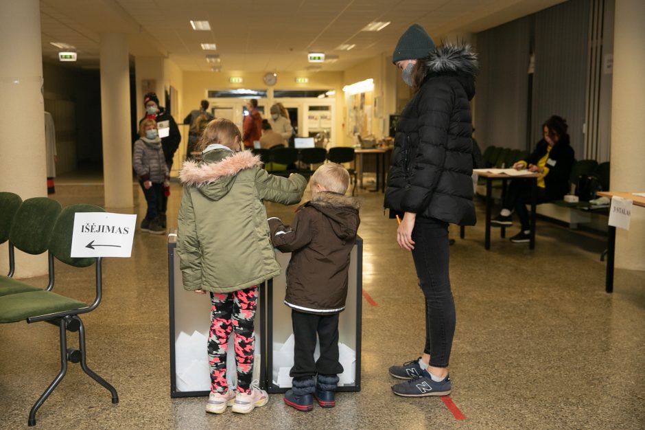 Seimo rinkimų antrojo turo paskutinės balsavimo minutės (Kaunas)