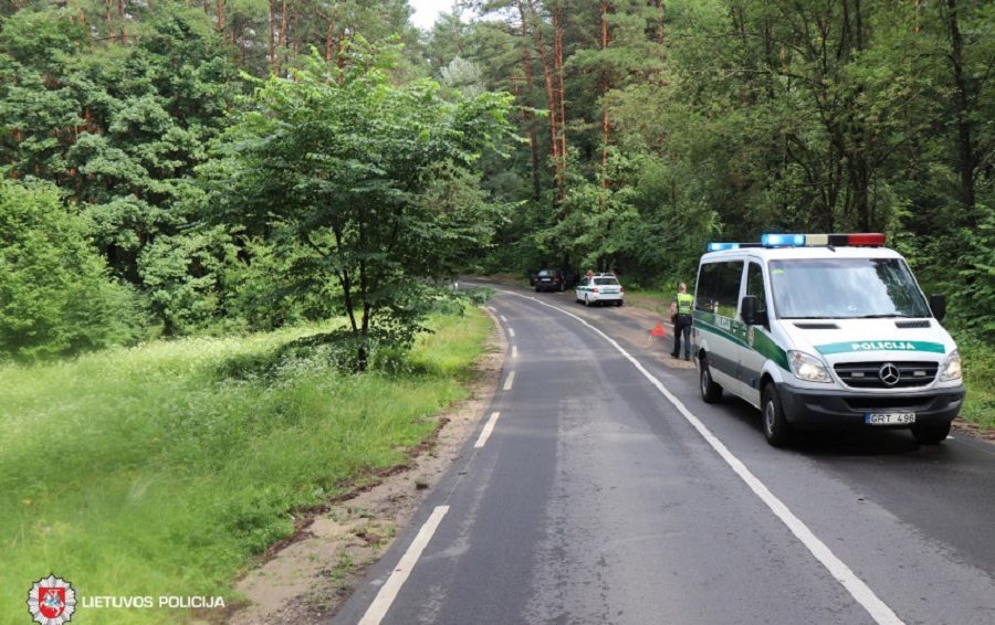 Avarija Alytaus rajone: rastas į griovį nuvažiavęs neblaivaus vyro automobilis