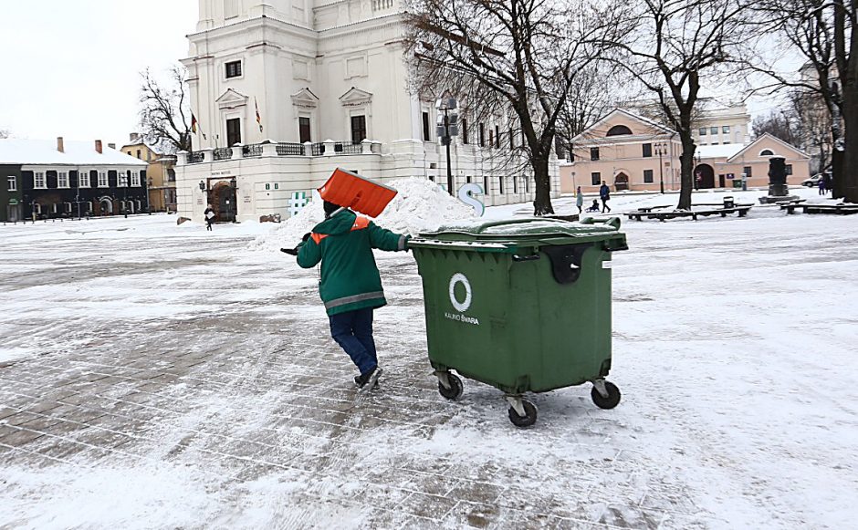 Šventinis laikotarpis baigėsi: Kauno kalėdinė eglė nupuošta