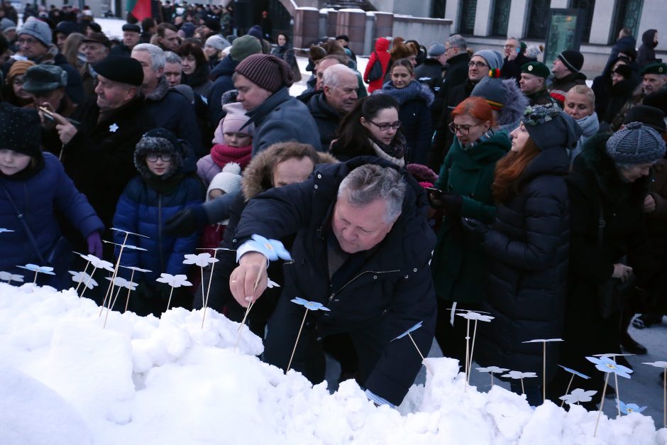 Kaune liepsnojo Laisvės gynėjams skirti laužai 