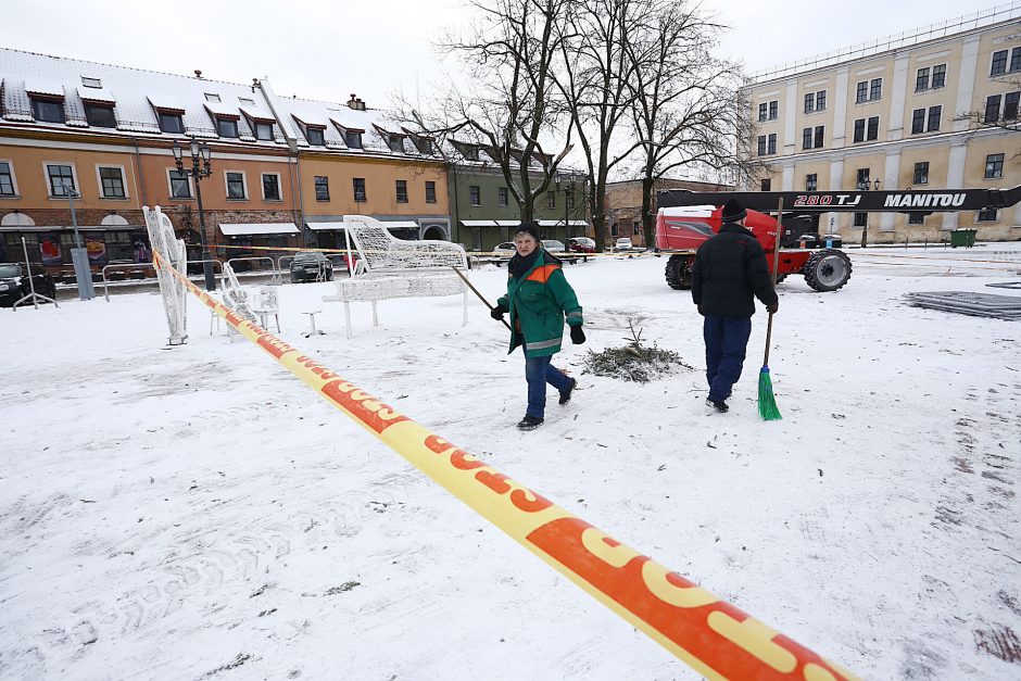 Šventinis laikotarpis baigėsi: Kauno kalėdinė eglė nupuošta