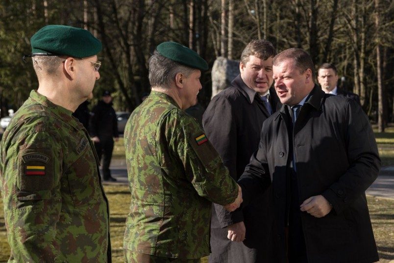 Lietuvą saugantiems kariams – premjero padėka