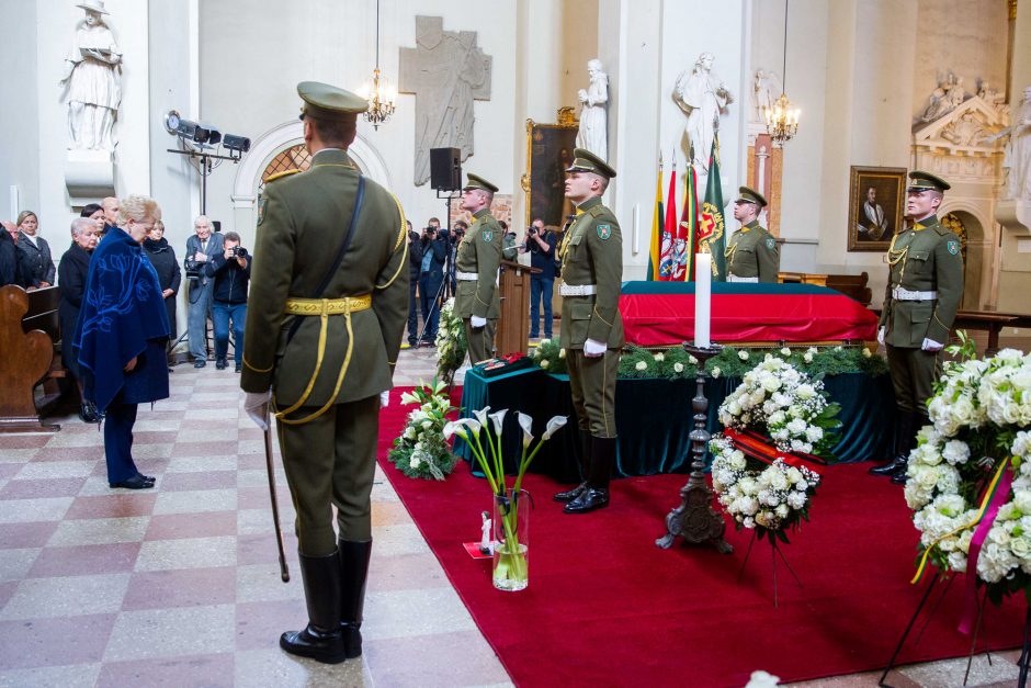 Iškilmingos A. Ramanausko-Vanago laidotuvės supykdė Rusiją