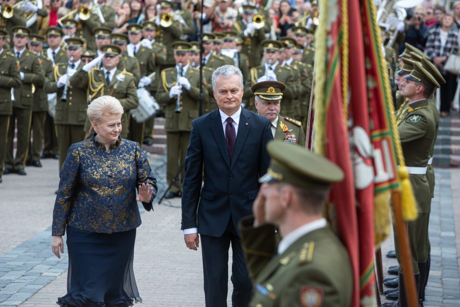 Prezidentą pagerbė ginkluotosios pajėgos