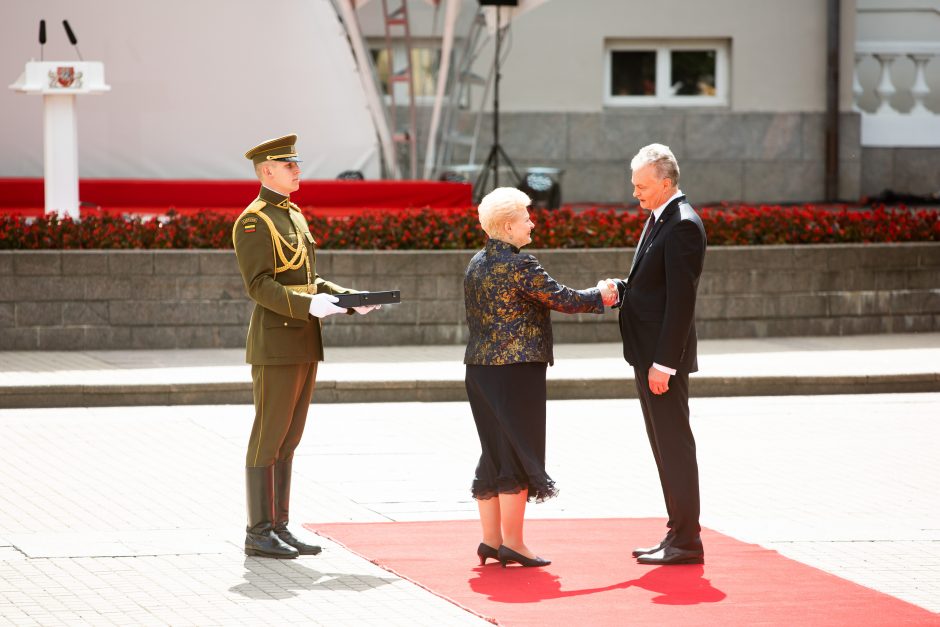 D. Grybauskaitė perdavė Prezidento rūmus G. Nausėdai