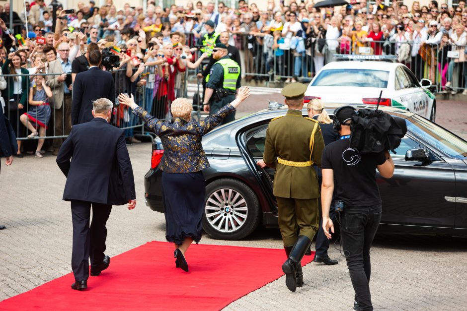 D. Grybauskaitė perdavė Prezidento rūmus G. Nausėdai