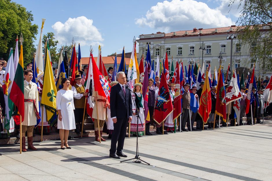 Miestų ir miestelių vėliavų pagerbimo ceremonija