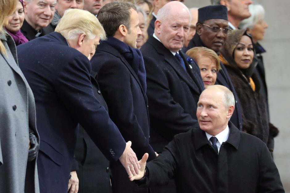 Per pietus Paryžiuje šalia JAV prezidento sėdėjo V. Putinas