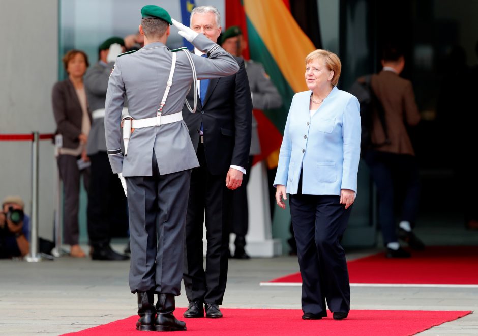 G. Nausėda prabilo vokiškai ir pakvietė A. Merkel į Kuršių neriją