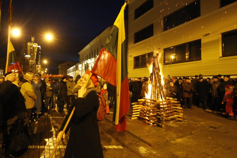 Užsiliepsnojo atminimo laužai – Klaipėda nepamiršo Laisvės gynėjų