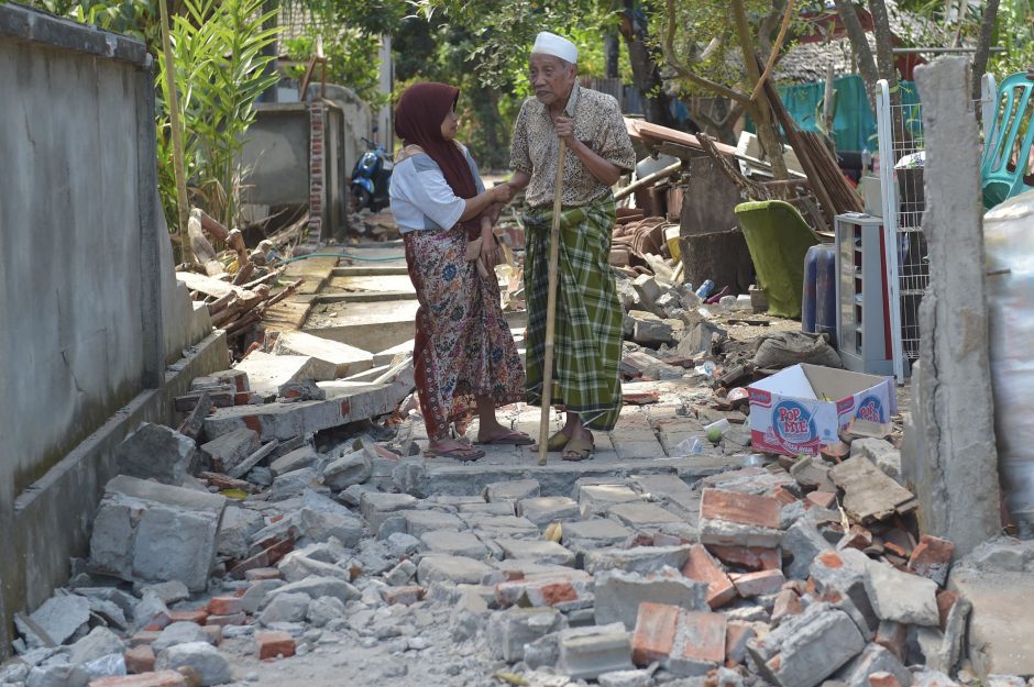 Indonezijos Lomboko salą vėl sukrėtė galingas žemės drebėjimas