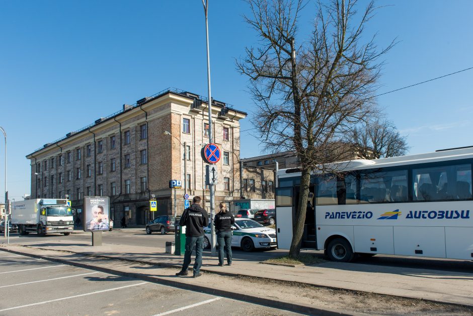 Privalomas karantinas kelia įtampą: sostinės viešbutyje jau liejosi kraujas