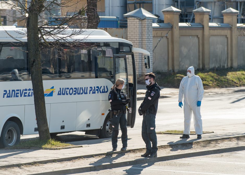 Privalomas karantinas kelia įtampą: sostinės viešbutyje jau liejosi kraujas