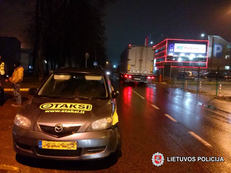 Prie Vilniaus oro uosto policijai įkliuvo girtutėlis taksistas