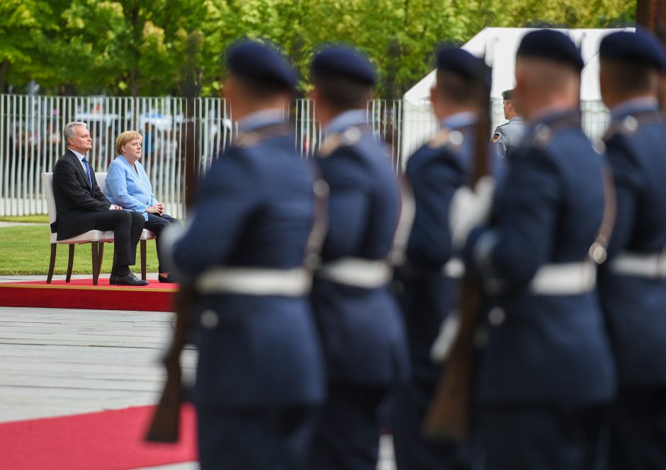 G. Nausėda prabilo vokiškai ir pakvietė A. Merkel į Kuršių neriją