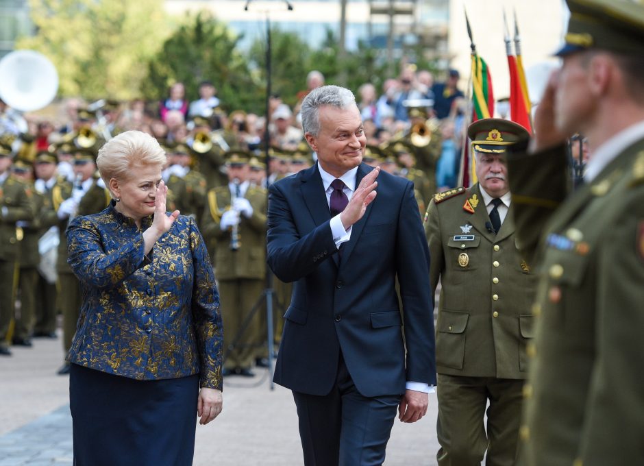 Prezidentą pagerbė ginkluotosios pajėgos