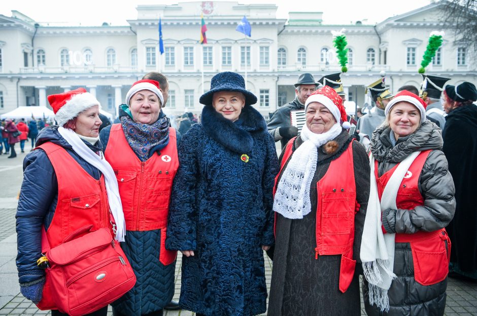 Kalėdinėje mugėje suvenyrų pirko ir prezidentė