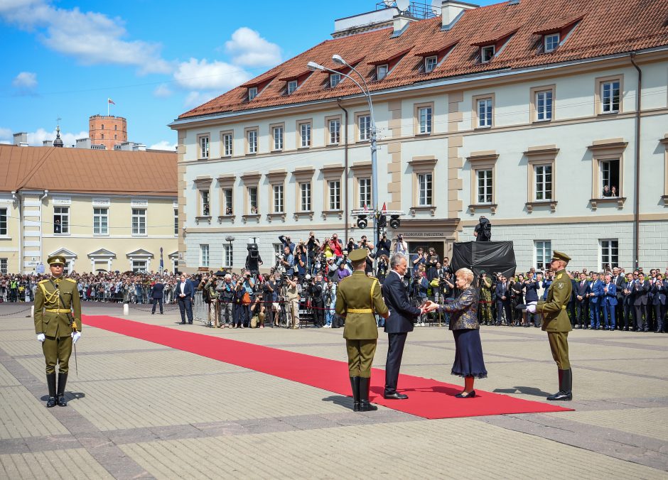 D. Grybauskaitė perdavė Prezidento rūmus G. Nausėdai