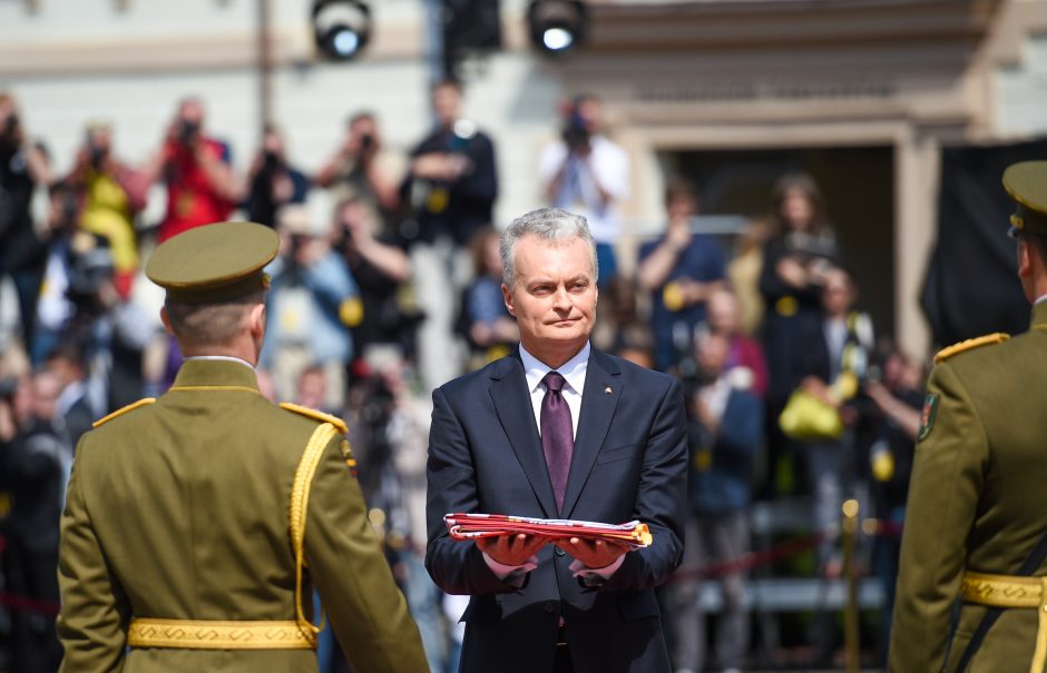 D. Grybauskaitė perdavė Prezidento rūmus G. Nausėdai