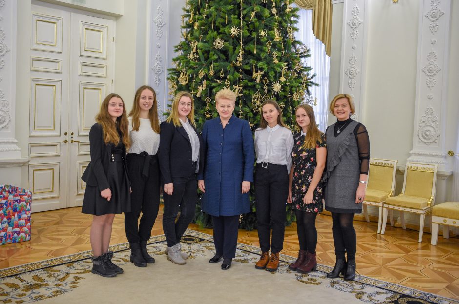 Į Prezidentūrą sugužėjo kaimyninėse šalyse gyvenančių lietuvių vaikai