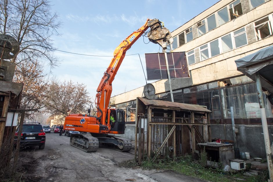 Pradėti buvusios gamyklos „Skaiteks“ griovimo darbai Užupyje