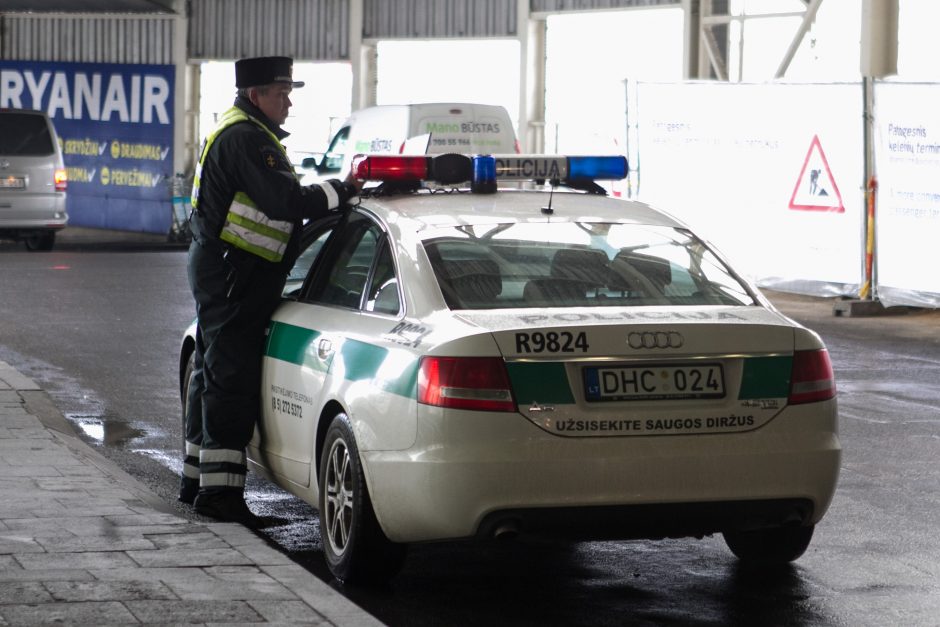 Vilniaus oro uoste naktį kilo sujudimas dėl krovinių skyriuje rastos granatos