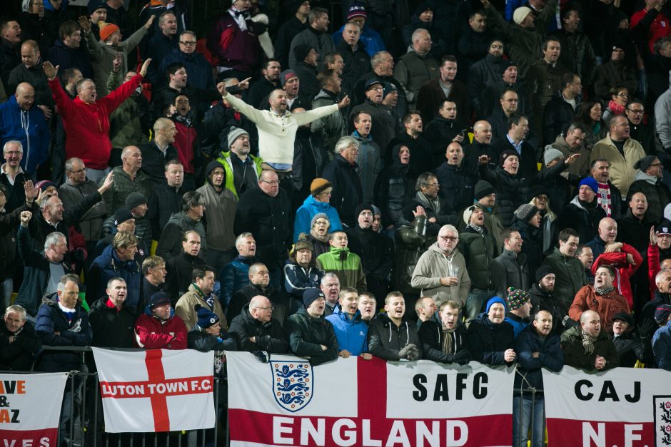 Po futbolo rungtynių anglų sirgaliai siautėjo Vilniaus gatvėse ir baruose