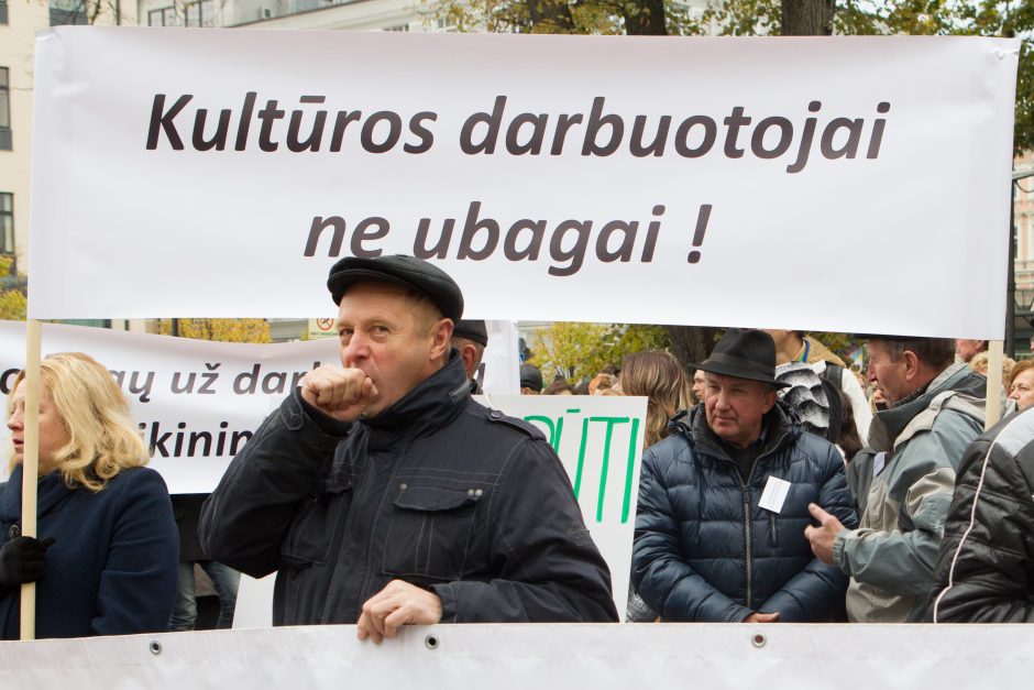 Kultūrininkai priminė premjerui pažadus kelti jų algas