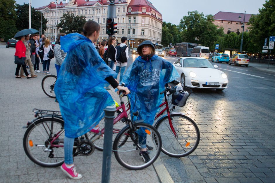 Šventinė diena ir savaitgalis – su lietumi bei perkūnija