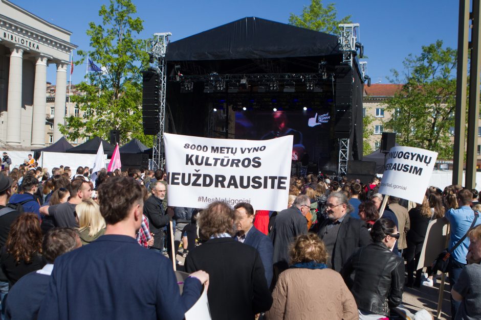 Seimas nusprendė, nuo kada, kur ir kaip tauta galės gerti alkoholį